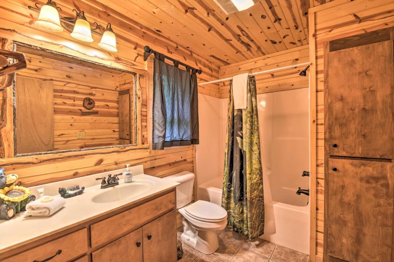 The Honeybee Cabin With Private Porch And Hot Tub Clarkesville Exteriör bild